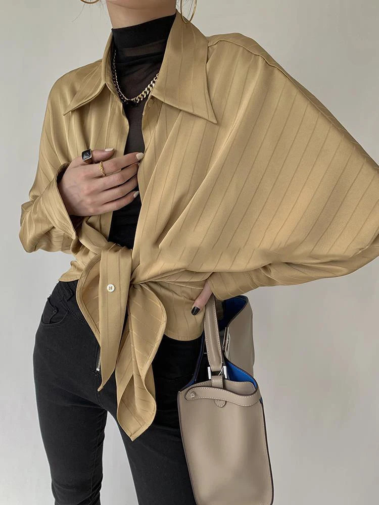 Charlotte Oversize-Hemdbluse mit Knopfleiste und Kragen