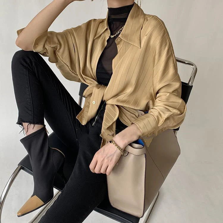 Charlotte Oversize-Hemdbluse mit Knopfleiste und Kragen