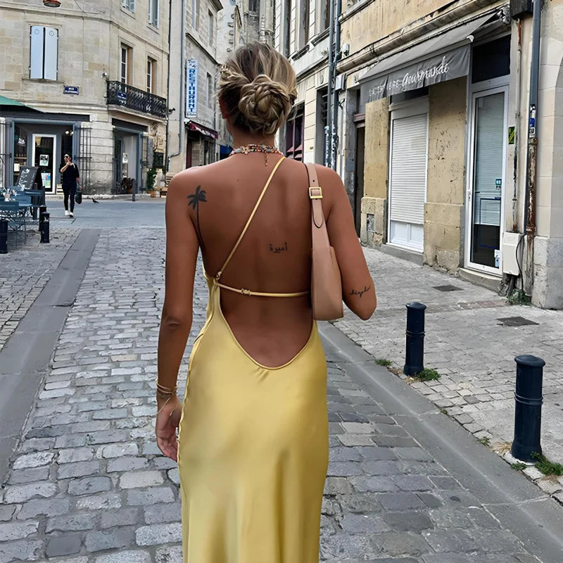 Moonlight Satinkleid mit offenem Rücken und Schlitz