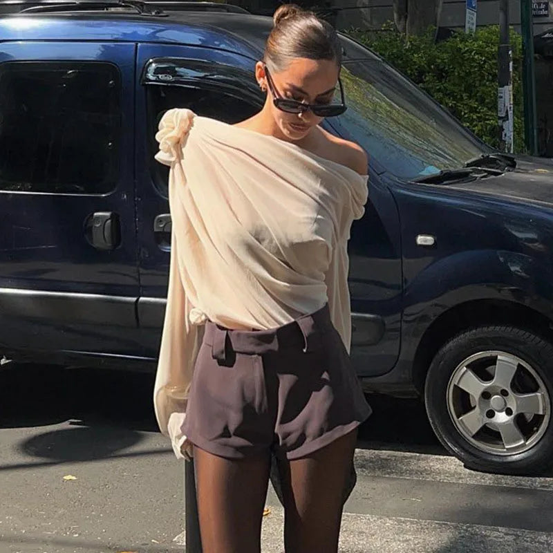 Asymmetrische One-Shoulder-Bluse aus Chiffon in semi-transparenter Optik