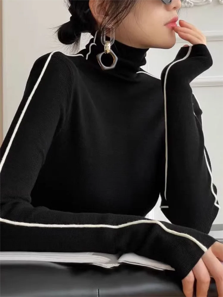 Gestreiftes Rollkragen-Top – Schlanke Silhouette und zeitloser Look