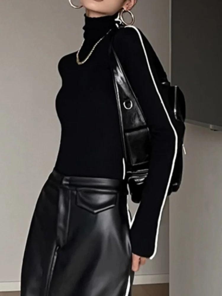 Gestreiftes Rollkragen-Top – Schlanke Silhouette und zeitloser Look