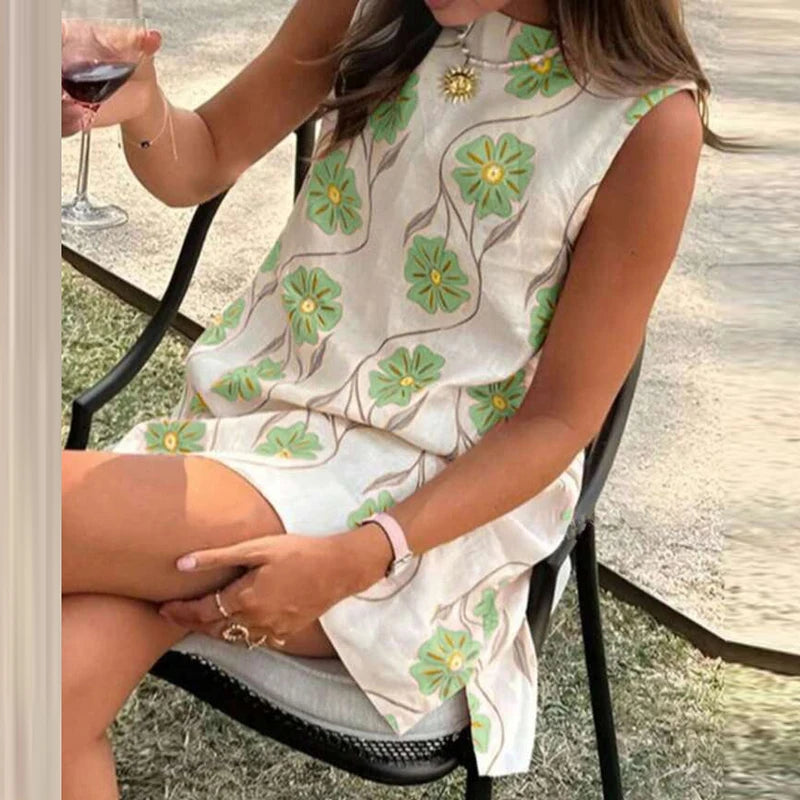 Ärmelloses kurzes Kleid mit romantischem Print