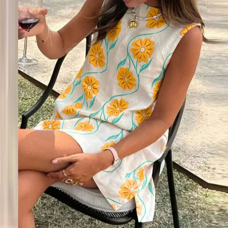 Ärmelloses kurzes Kleid mit romantischem Print